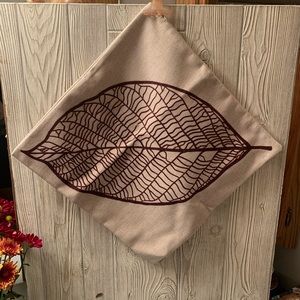 NEW!! Leaf pillow case (D026)